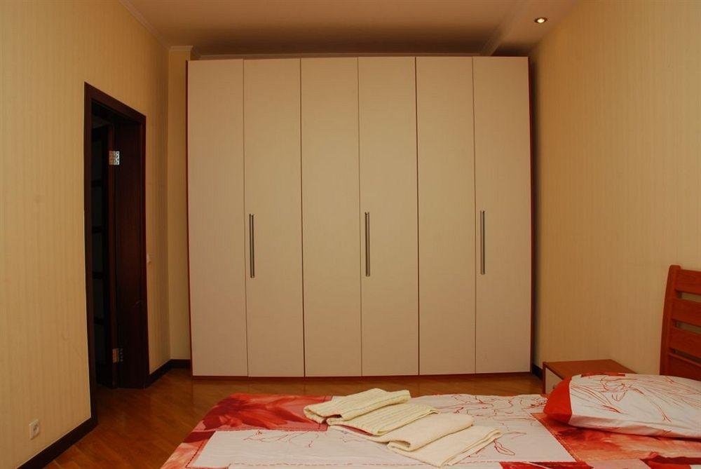 Pecherskie Lipki Hotel Kiev Luaran gambar
