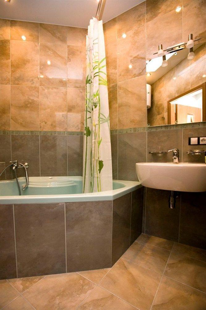 Pecherskie Lipki Hotel Kiev Luaran gambar