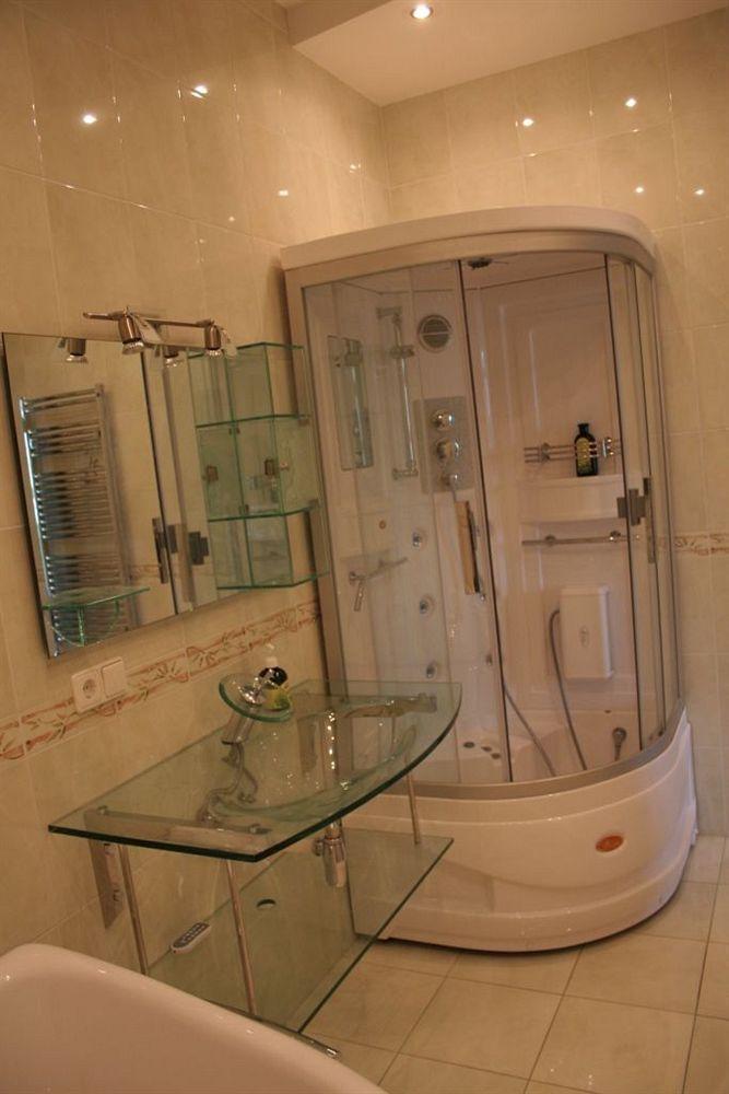 Pecherskie Lipki Hotel Kiev Luaran gambar
